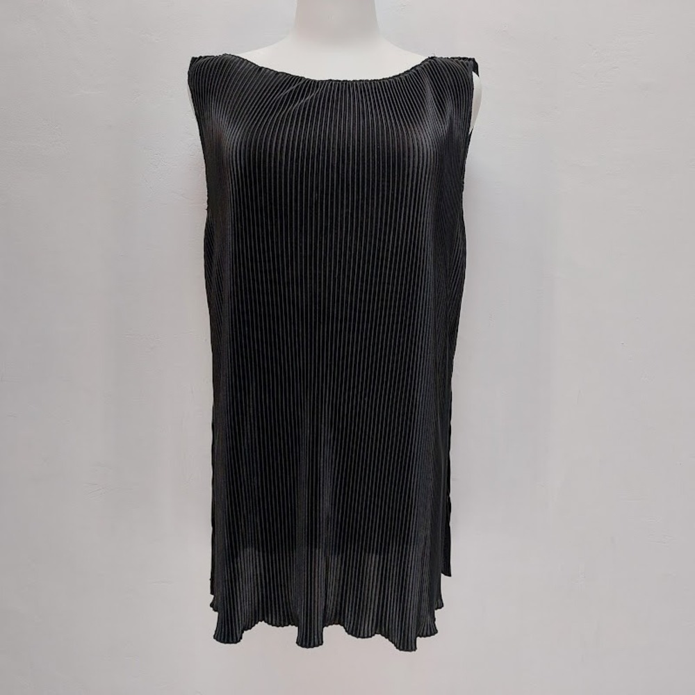 Reformation Pleated Sleeveless Top Women's Medium Black Plisse Slit Boat Neck